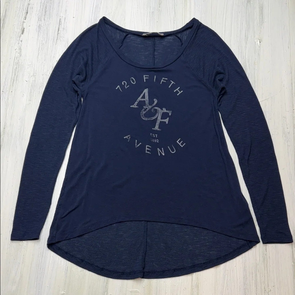 Abercrombie & Fitch Navy Blue Graphic High-Low Long Sleeve Top Sz XS - Picture 1 of 10